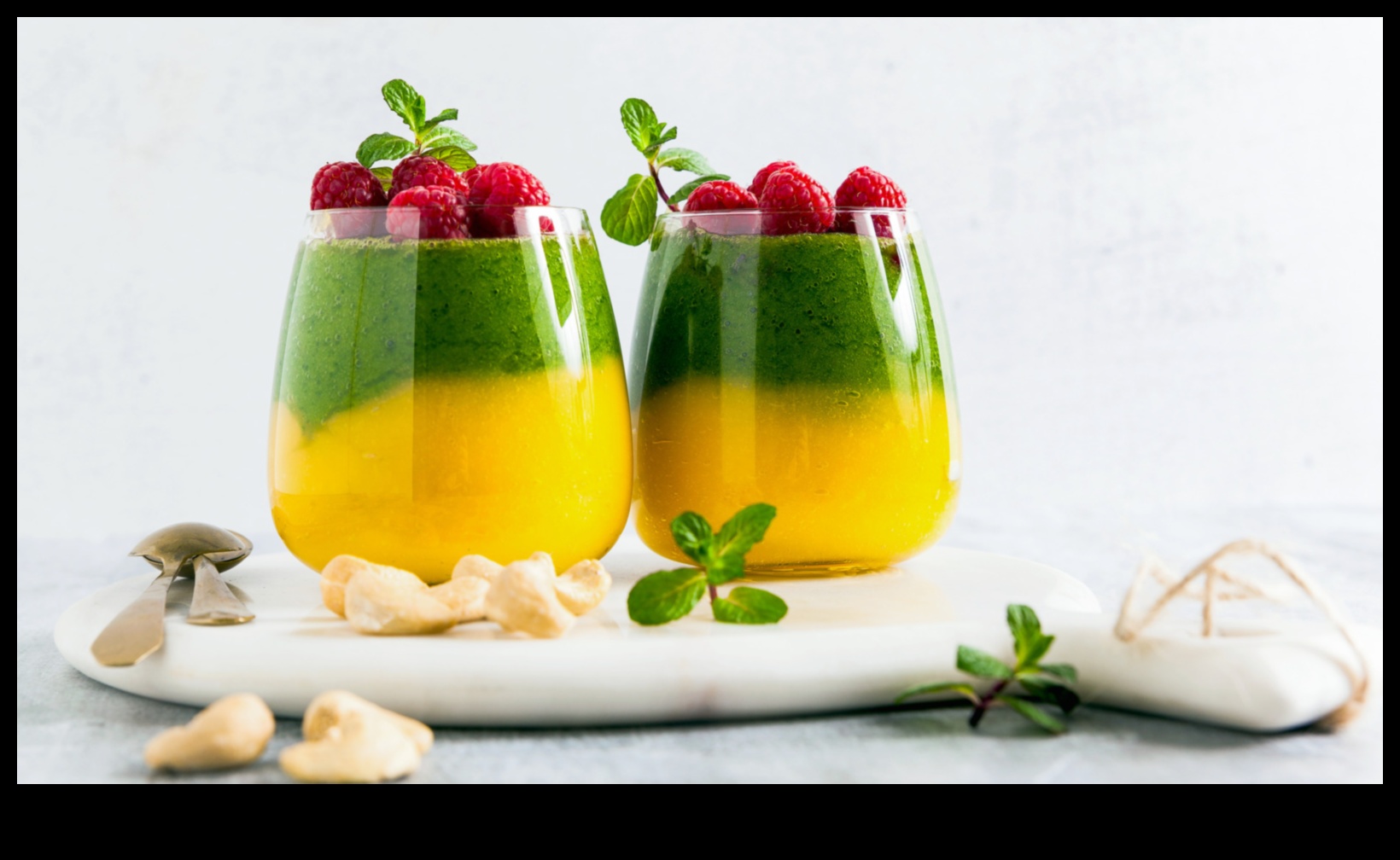 Dragoste stratificată Arta smoothie-urilor de fructe perfect stratificate 2 Dragoste în straturi: Prezentarea artei smoothie-urilor de fructe perfect stratificate