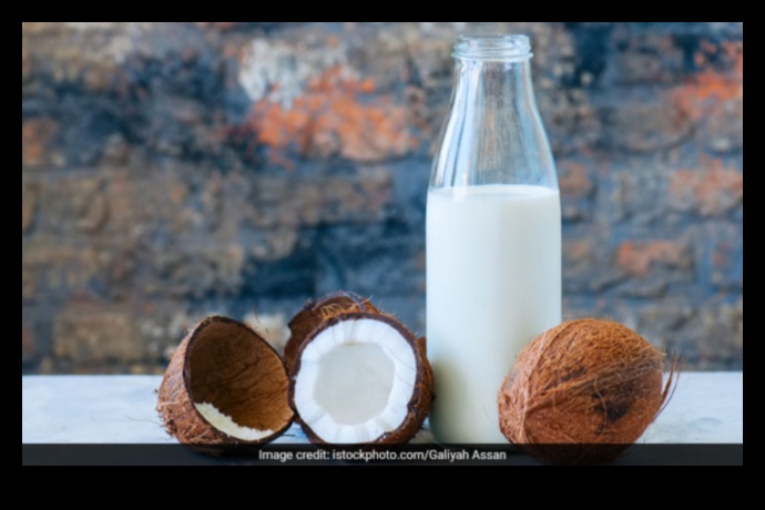Începeți-vă ziua cu o ceașcă răcoritoare de lapte de cocos 3 Refresh de dimineață: infuzarea cu lapte proaspăt de nucă de cocos face plăcere în ziua ta