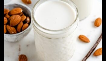 Almond Bliss: Descoperirea bogăției laptelui de migdale de casă