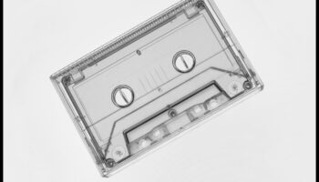 O simfonie a tăcerii: stăpânirea desenului cu natură moartă