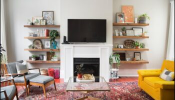 Modalități creative de a folosi rafturile plutitoare în decorarea interioară