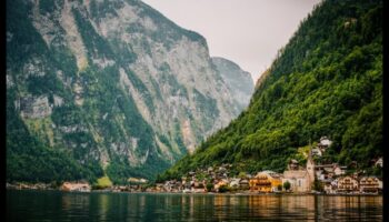 Vederi uluitoare: vederi panoramice ale scenelor uluitoare ale naturii